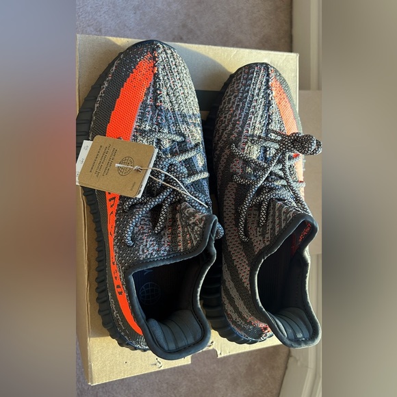 Yeezy Boost 350 V2 Carbon Beluga Size US 6.5 M - Picture 2 of 3